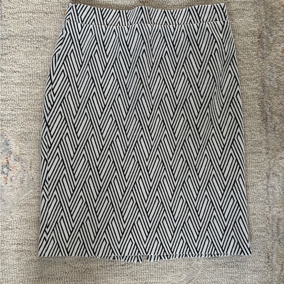 Banana Republic Dresses & Skirts - Banana Republic Black and White Patterned Women's Skirt